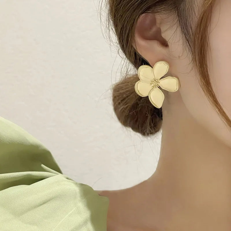 Gold Metal Flower Retro Earrings